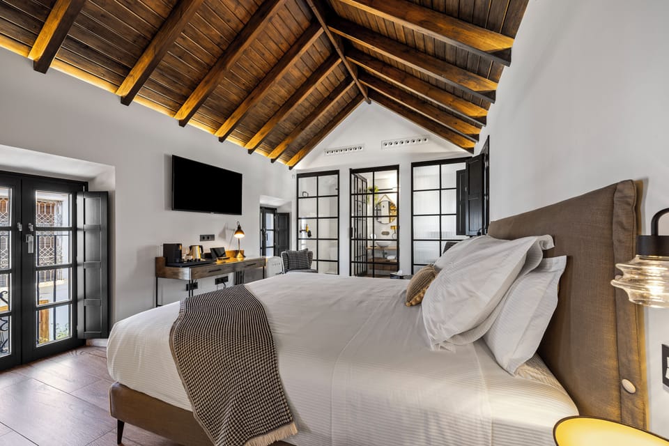 Luxury Penthouse | In-room safe, desk, laptop workspace, blackout drapes