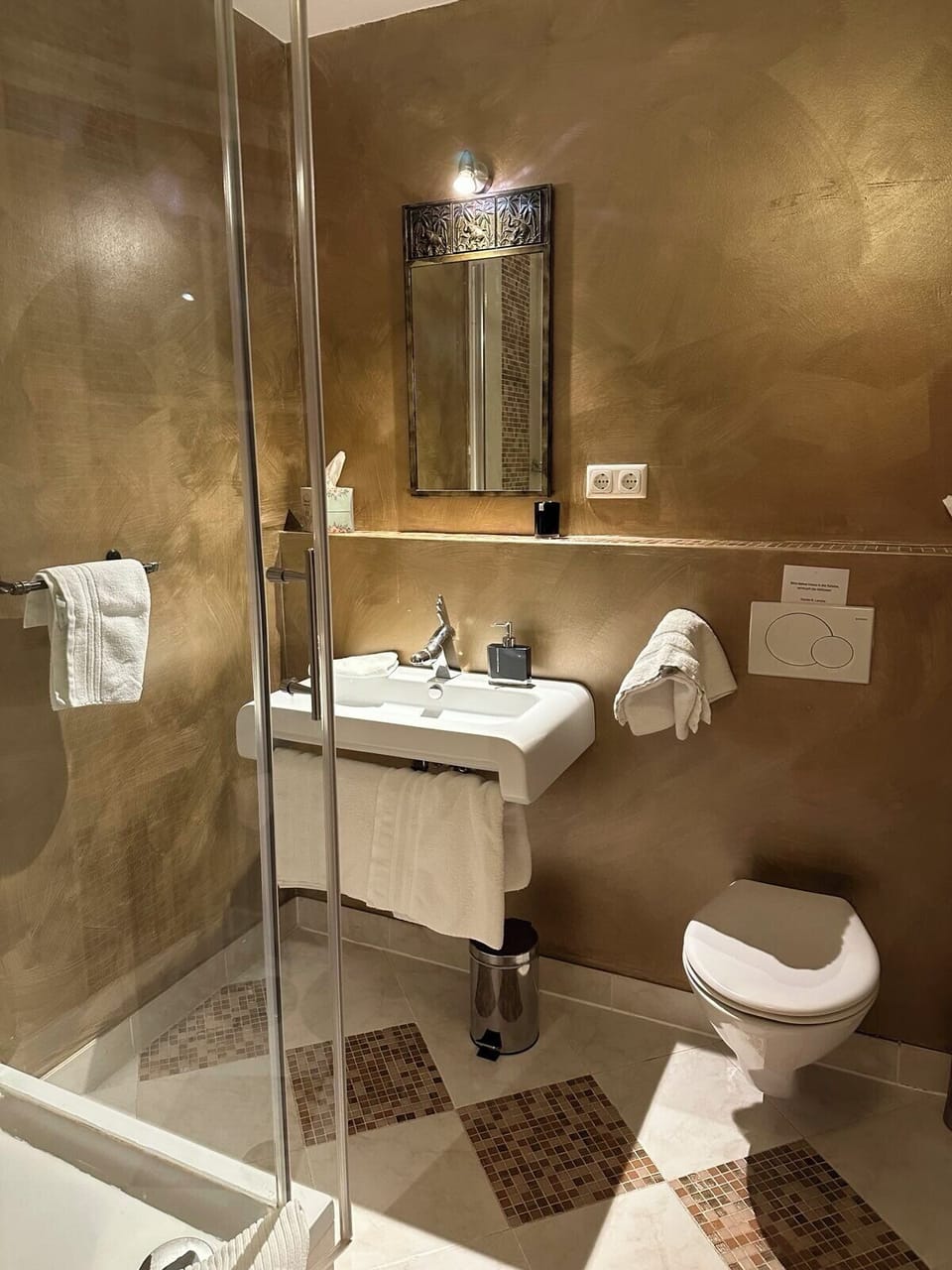 Deluxe Double Room Single Use, Non Smoking, Balcony | Bathroom | Shower, hair dryer, towels, soap