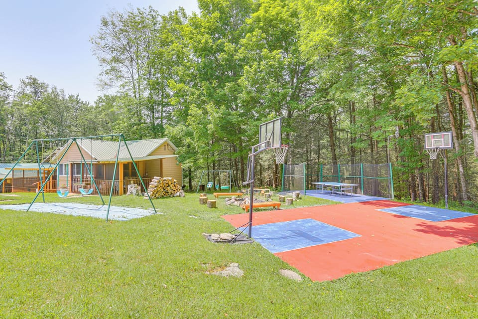 5 Mi to Marina & Raceways: Monticello Retreat! Cottage in New York
