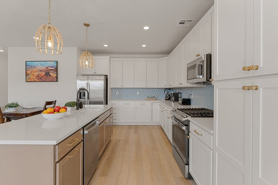 Condo, 3 Bedrooms | Private kitchen | Fridge, oven, coffee/tea maker, electric kettle