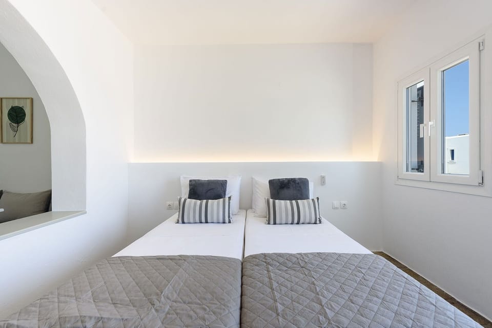 Luxury Studio, Sea View | In-room safe, blackout drapes, free WiFi