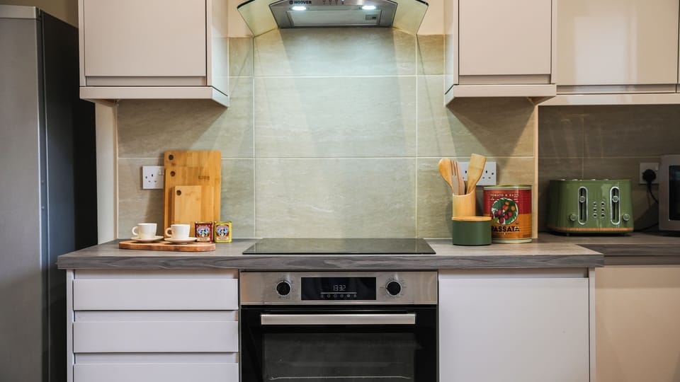 Luxury House | Private kitchen | Full-size fridge, microwave, oven, stovetop