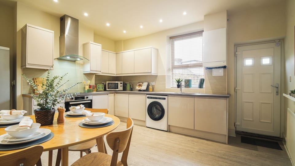 Luxury House | Private kitchen | Full-size fridge, microwave, oven, stovetop