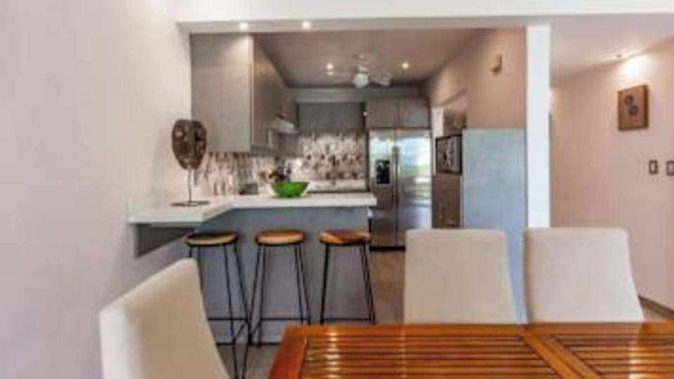 Apartment, Ocean View | Dining room