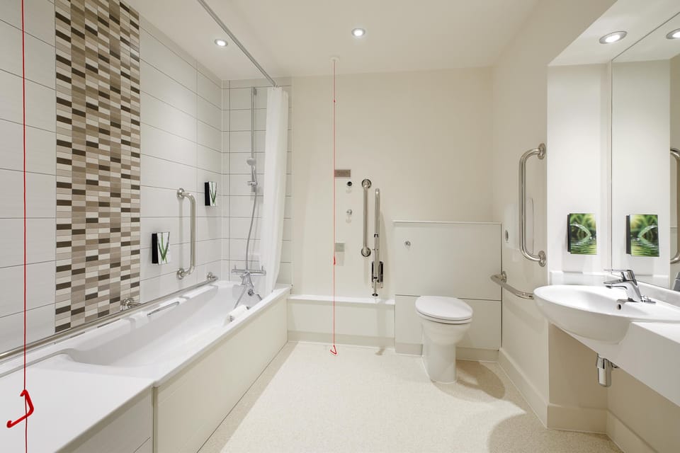 Standard Double Room, Accessible Bathtub | Bathroom