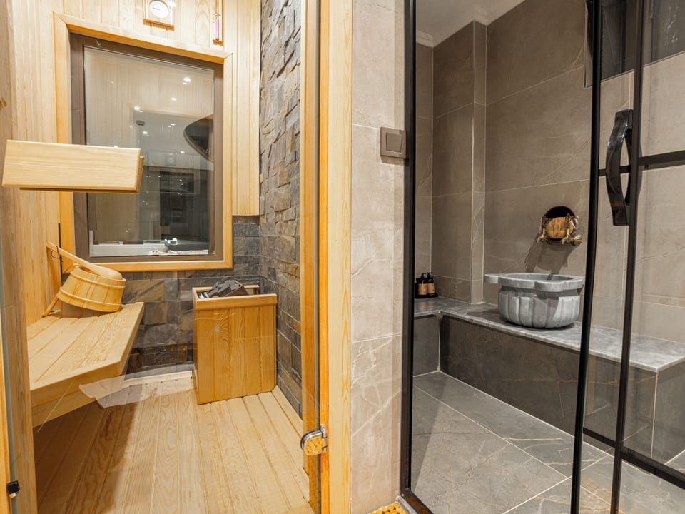 Minibar, in-room safe, free WiFi, bed sheets