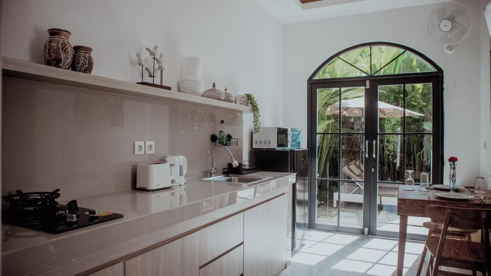 Luxury Villa, 1 Bedroom, Private Pool, Pool View | Microwave