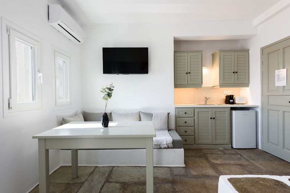 Luxury Apartment, Sea View | Private kitchen