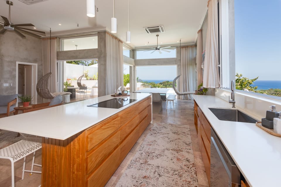 House, 4 Bedrooms | Private kitchen | Coffee/tea maker, fridge, oven, toaster