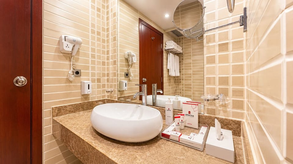 Standard Double or Twin Room, Sea View | Bathroom | Rainfall showerhead, hair dryer, towels, soap
