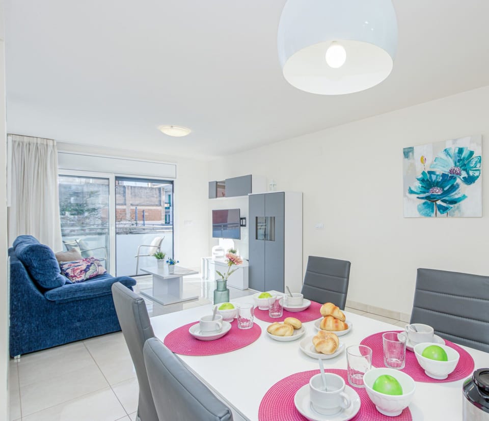 Apartment | Dining