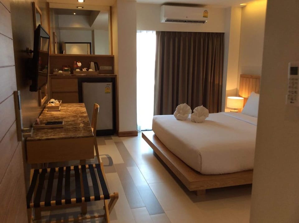 Superior Room, 1 King Bed | In-room safe, free WiFi