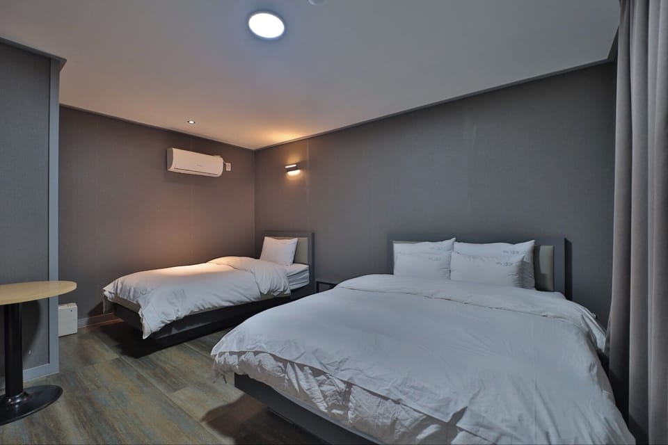 Family Double or Twin Room | Desk, laptop workspace, free WiFi