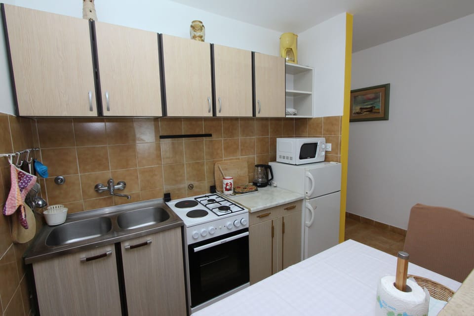 Studio | Private kitchen | Coffee/tea maker, electric kettle, toaster, freezer