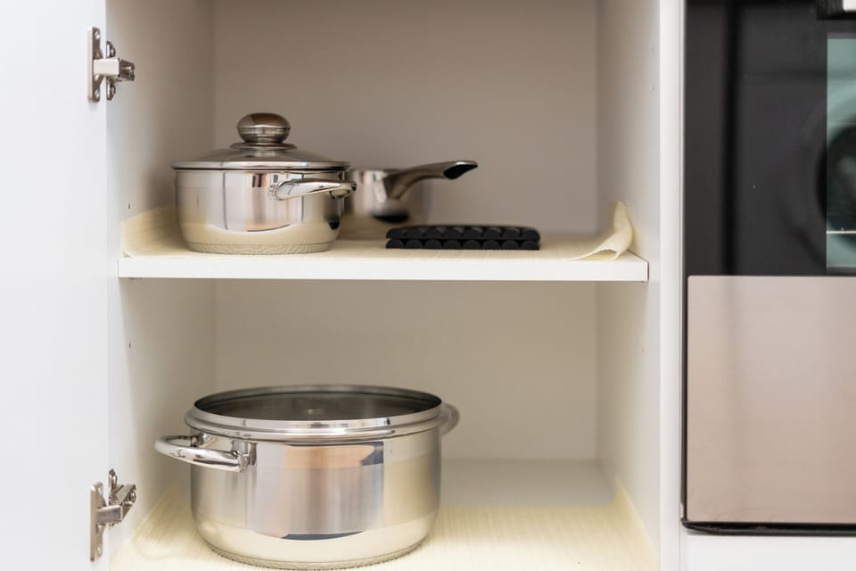 Design Apartment, Pets Allowed, City View | Private kitchen | Espresso maker, coffee/tea maker, electric kettle, dining tables