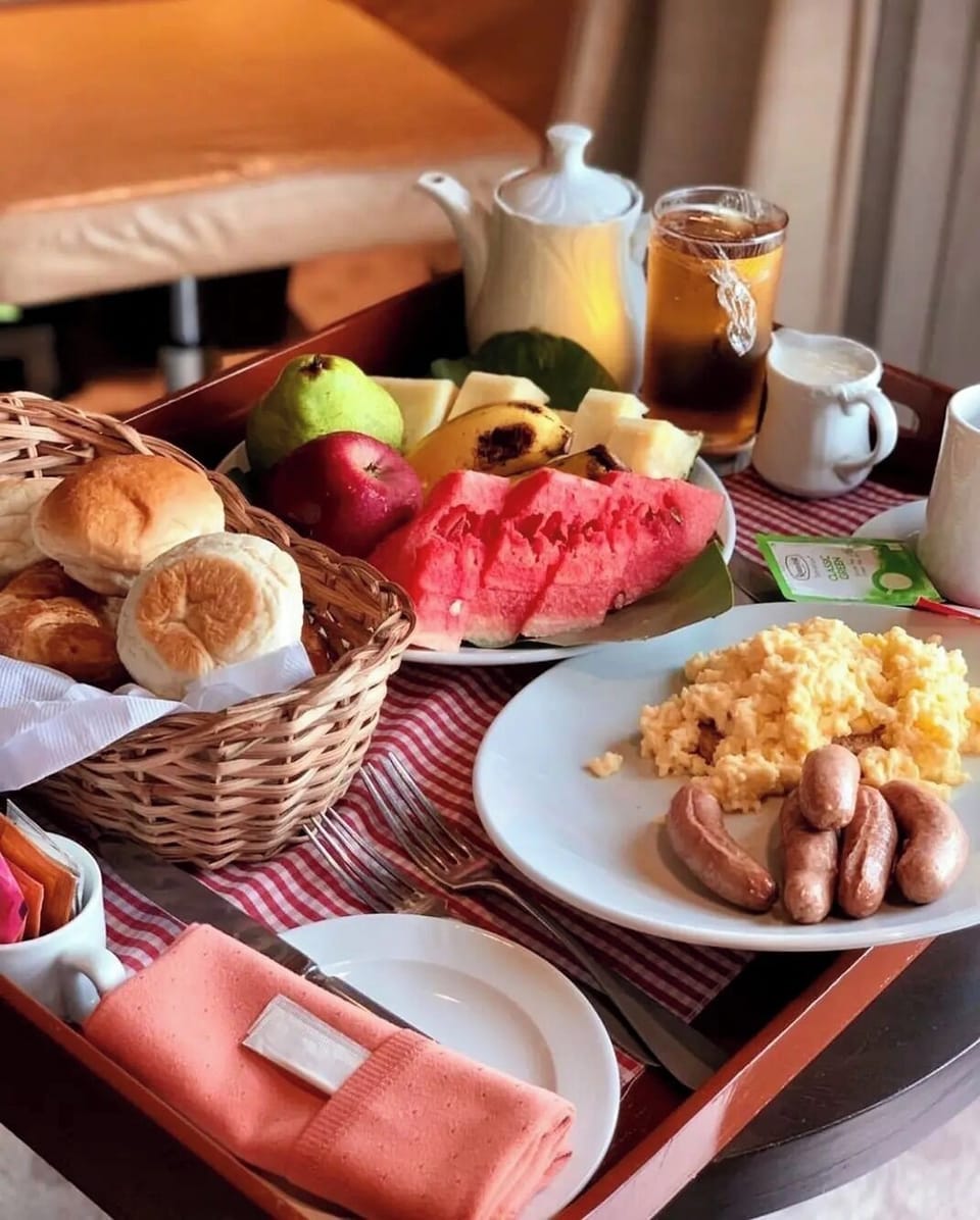 Free daily English breakfast
