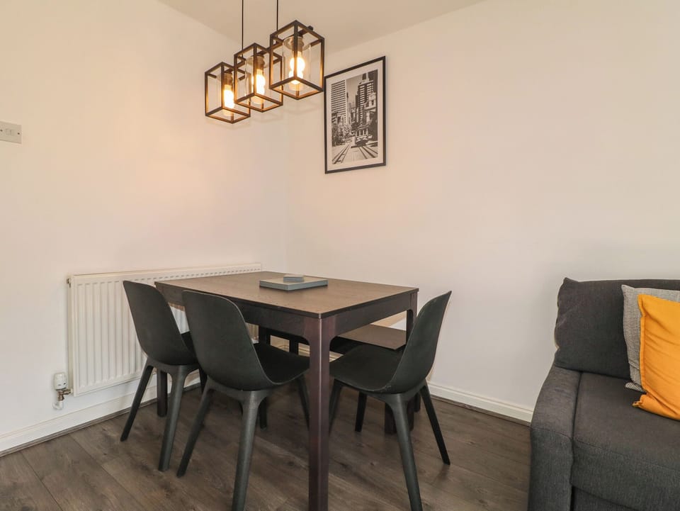 Cottage | Dining