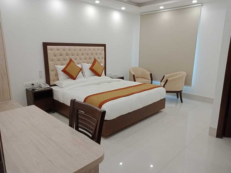 Premium bedding, memory foam beds, desk, laptop workspace