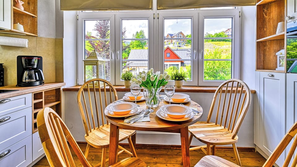 Apartment (2/6) | Private kitchen | Fridge, stovetop, electric kettle, cookware/dishes/utensils