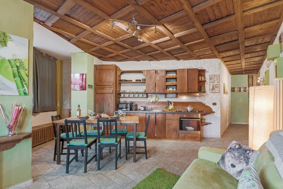 Family Apartment, Multiple Bedrooms (Appartamento My Home) | Living area | 21-inch TV with cable channels