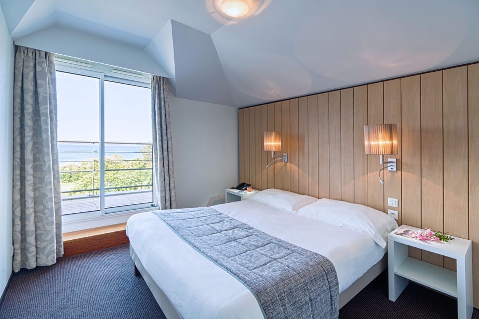 Junior Suite, Sea View (or Side Sea View) | In-room safe, soundproofing, free WiFi, bed sheets