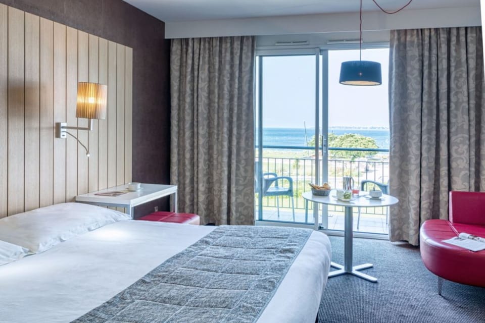 Superior Double Room | In-room safe, soundproofing, free WiFi, bed sheets