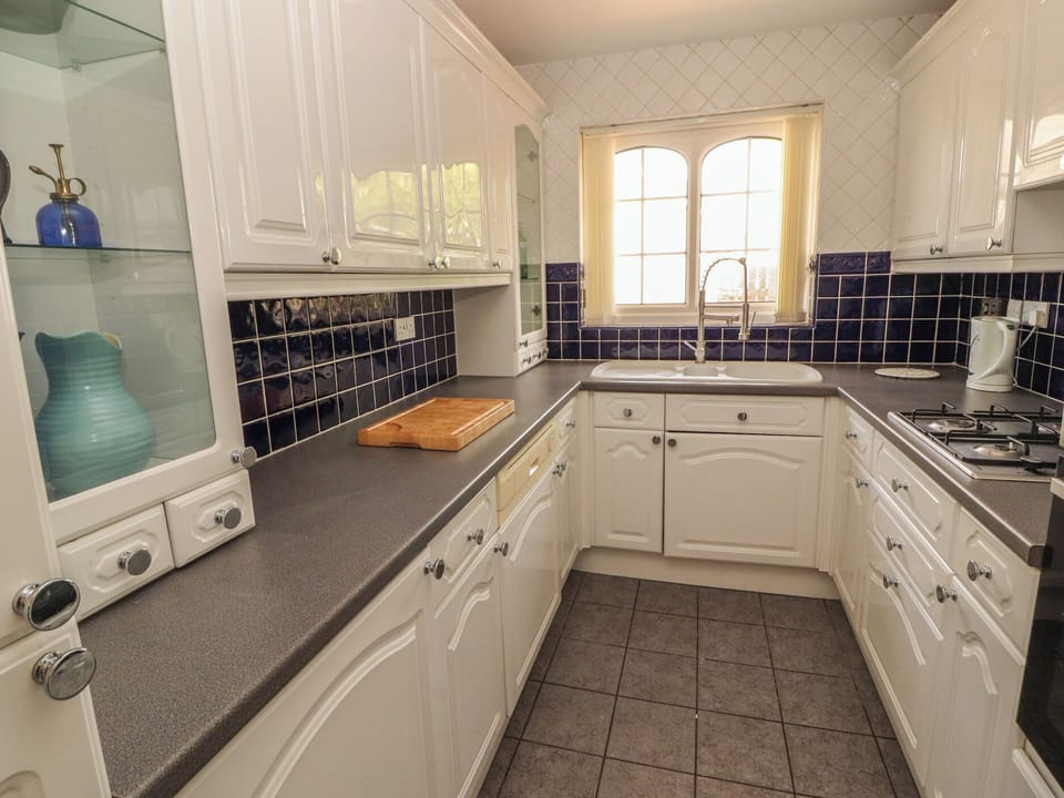 Dishwasher, cookware/dishes/utensils
