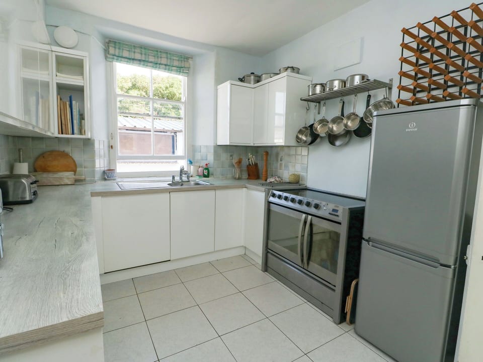 Dishwasher, cookware/dishes/utensils