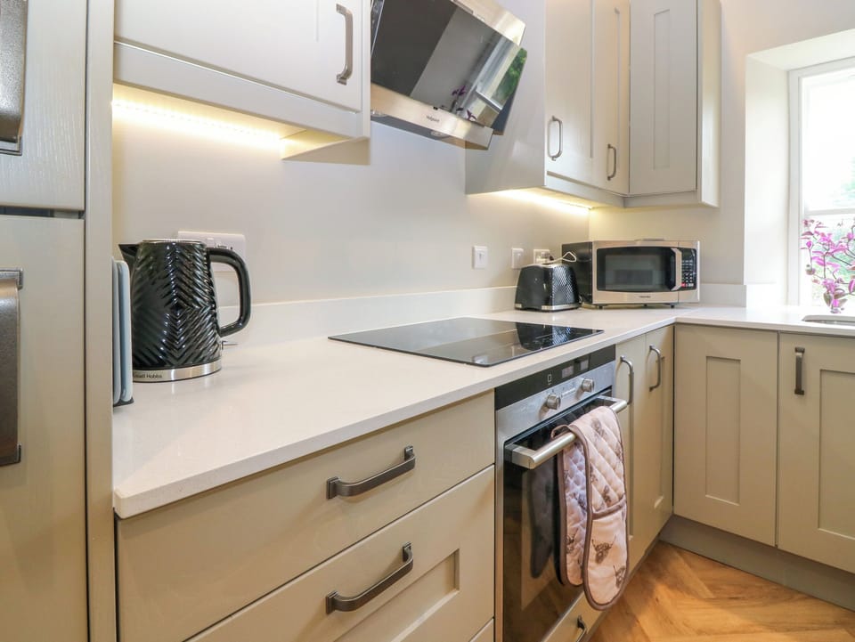 Dishwasher, cookware/dishes/utensils