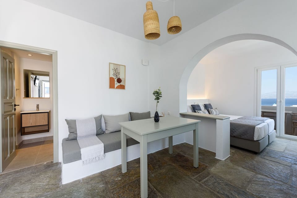 Luxury Studio, Sea View | In-room safe, blackout drapes, free WiFi