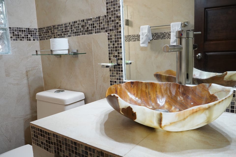 Family Suite | Bathroom | Hair dryer, towels, soap, shampoo