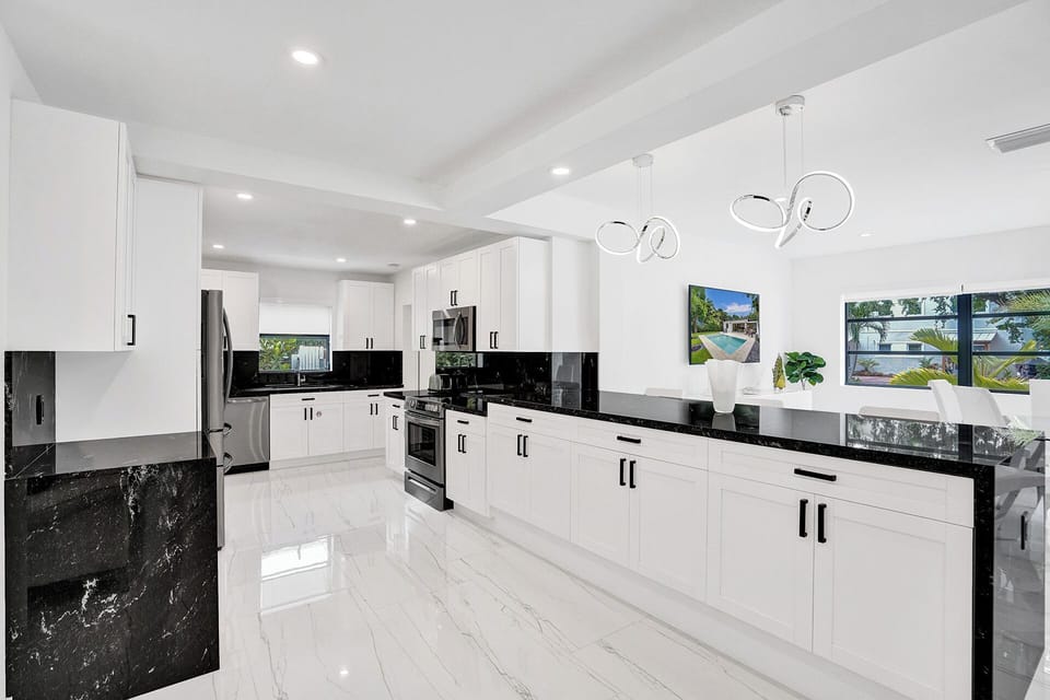 Luxury House, Pool View | Private kitchen