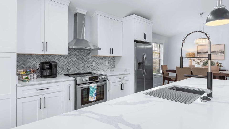 House, Multiple Beds, Patio, Garden View (The Hideaway at Beaver Creek) | Private kitchen | Fridge, microwave, oven, stovetop