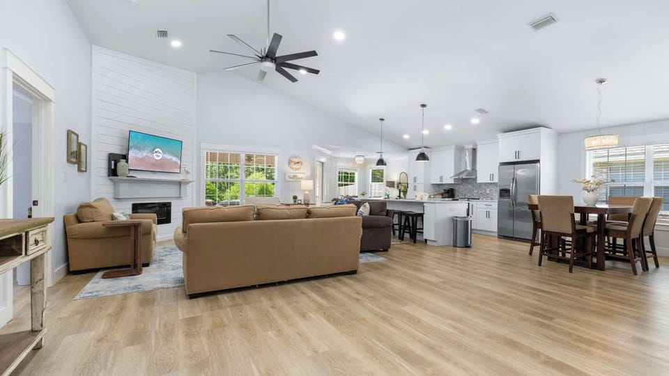 House, Multiple Beds, Patio, Garden View (The Hideaway at Beaver Creek) | Living area | 42-inch flat-screen TV with digital channels