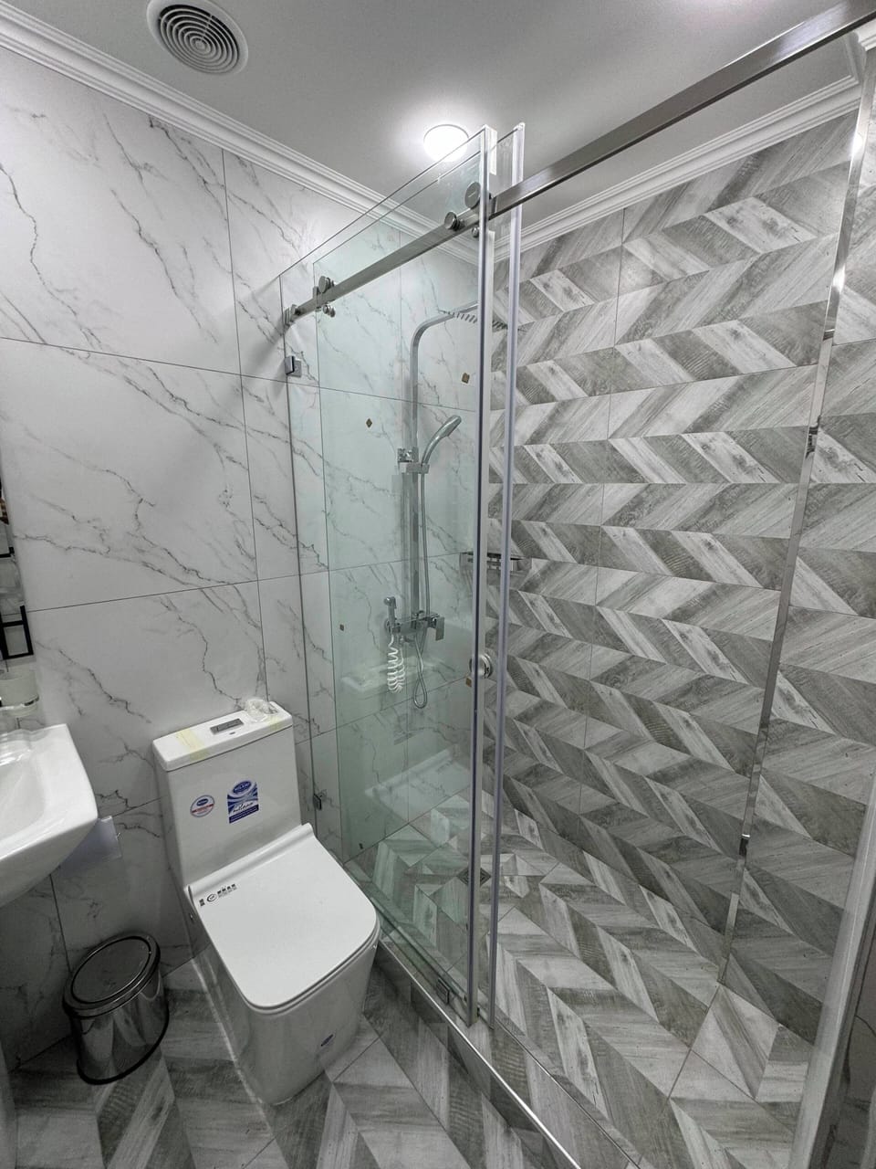 In-room safe, laptop workspace, blackout drapes, soundproofing