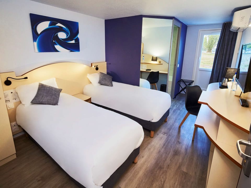 Standard Room, 2 Twin Beds | Premium bedding, individually decorated, individually furnished, desk
