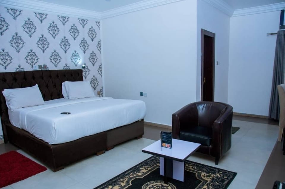 Deluxe Room, 1 Bedroom | Desk, laptop workspace, free WiFi, wheelchair access