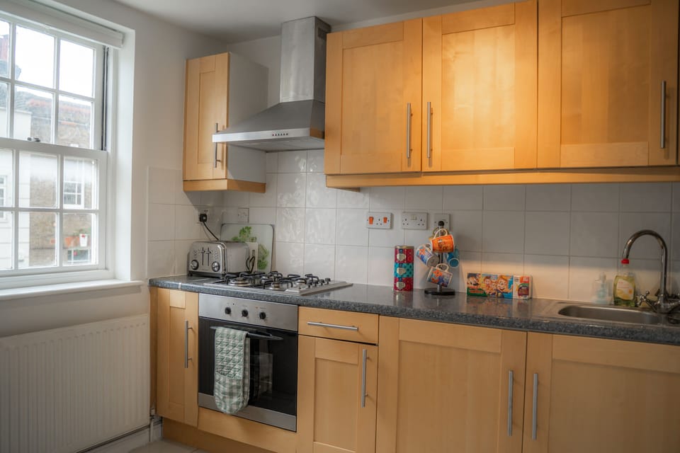 Luxury House, City View | Private kitchen | Full-size fridge, microwave, oven, stovetop