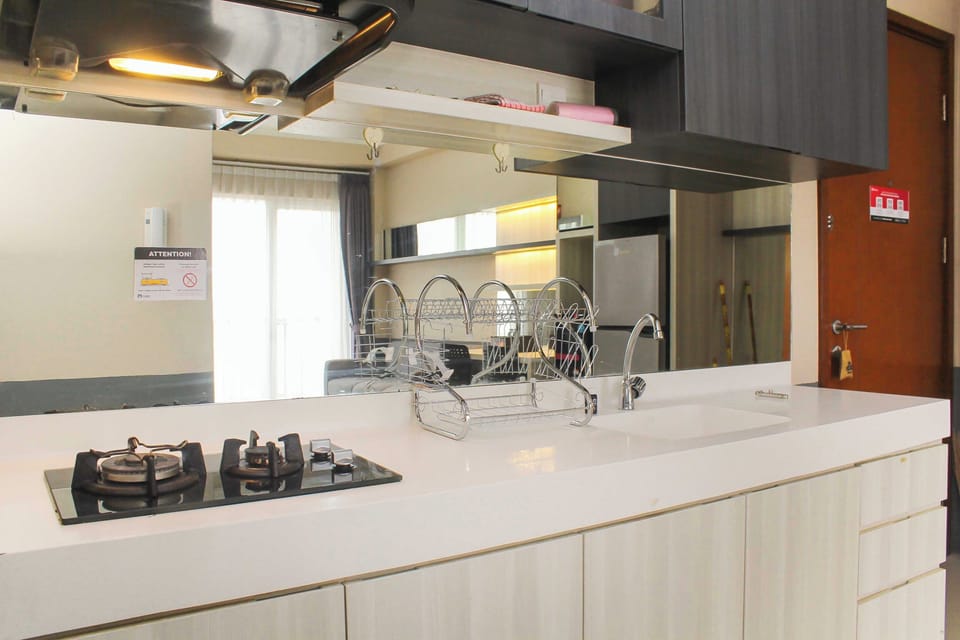 Standard Apartment | Private kitchen | Stovetop, rice cooker, cookware/dishes/utensils, dining tables