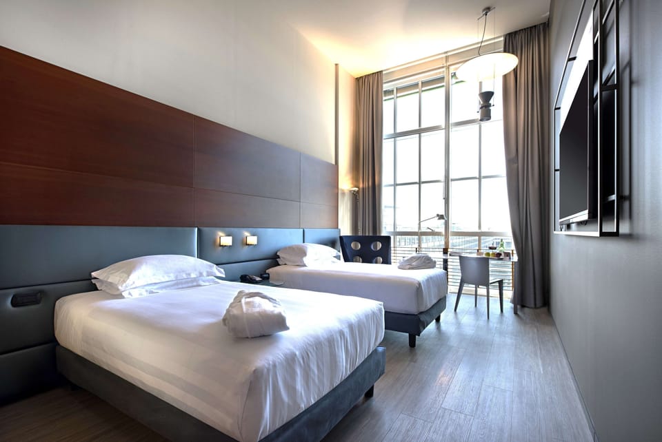 Hypo-allergenic bedding, down comforters, minibar, in-room safe