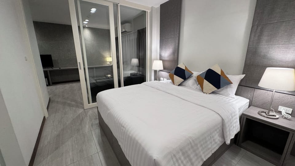Suite | Desk, free WiFi, bed sheets