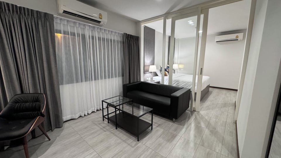 Suite | Desk, free WiFi, bed sheets