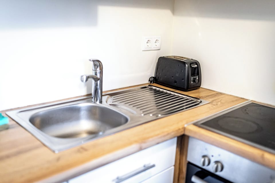 Comfort House, 2 Bedrooms, Balcony, City View | Private kitchen | Toaster