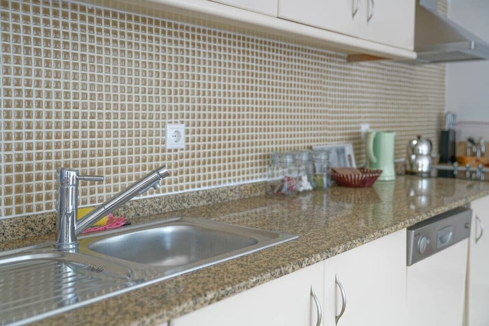 Deluxe Condo, Balcony, Sea View | Private kitchen