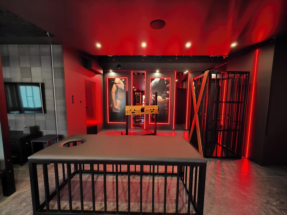 Blackout drapes, soundproofing, WiFi (free)