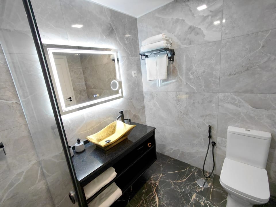 Shower, rainfall showerhead, hair dryer, towels