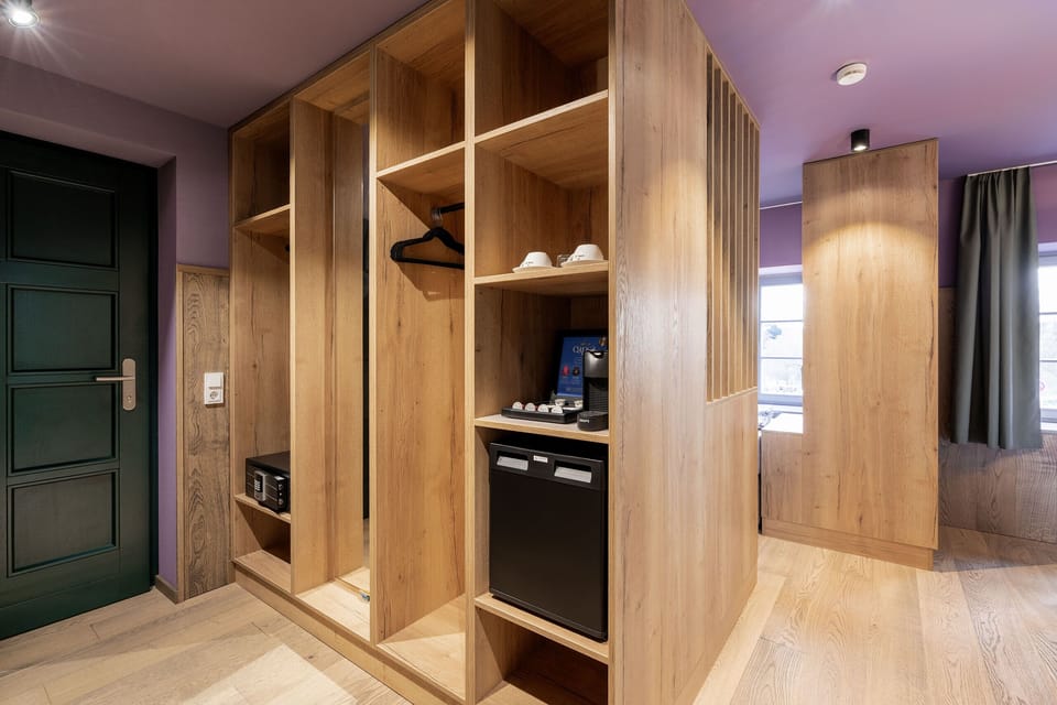 Room 6 | In-room safe, blackout drapes, soundproofing, cribs (surcharge)