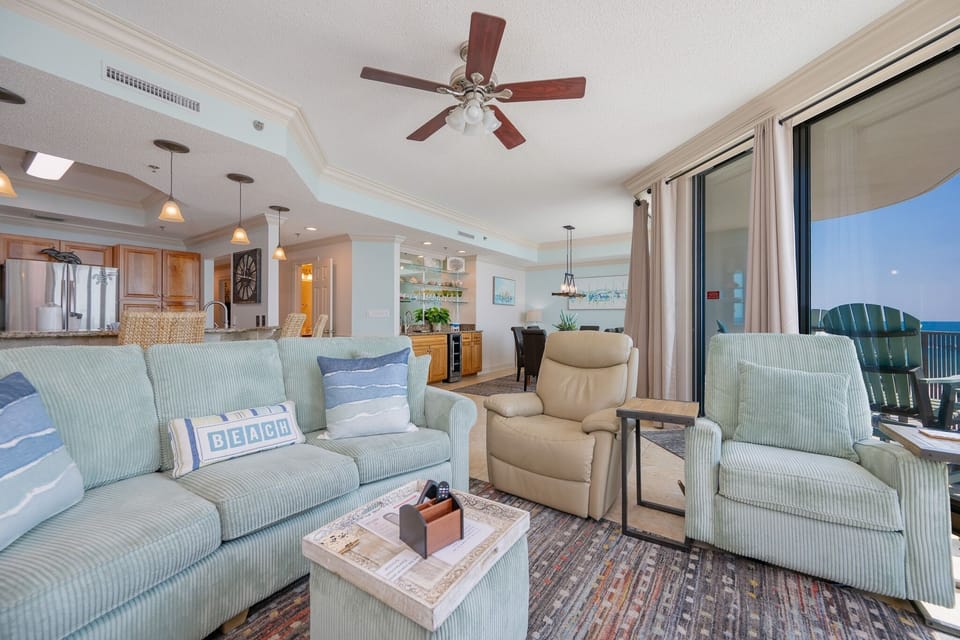 Condo, 2 Bedrooms | Living area