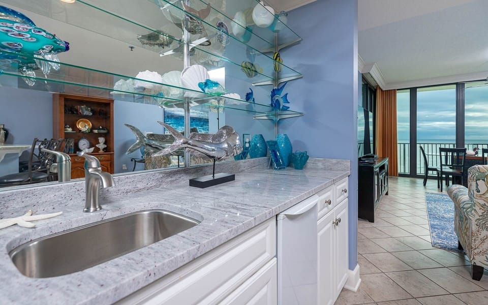 Condo, 3 Bedrooms | Interior