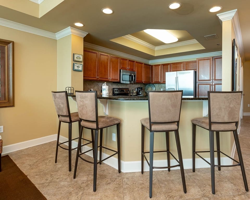 Condo, 2 Bedrooms | Private kitchen | Fridge, oven, coffee/tea maker